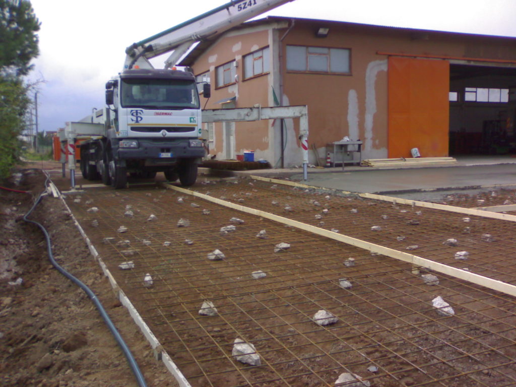 realizzazione piazzale in cemento